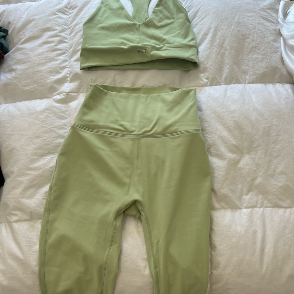 SET Active Green Leggings and Top Set